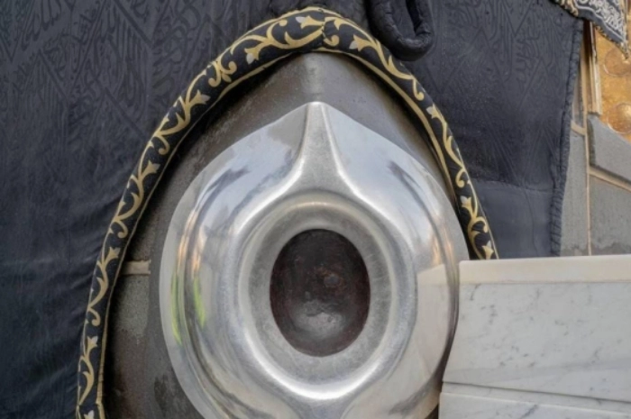 HAJAR ASWAD.jpg