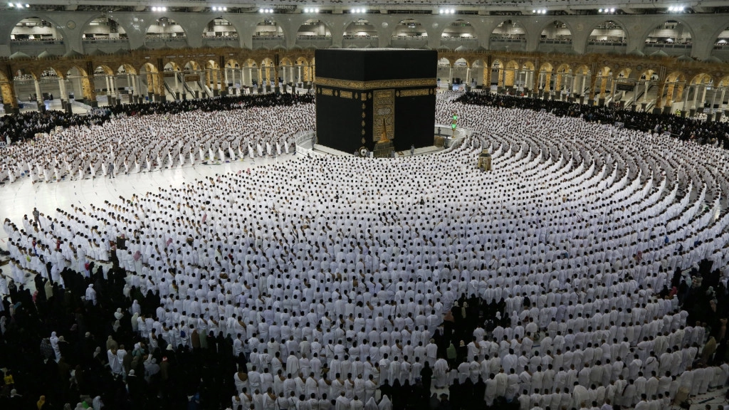Muslims pray around the Kaaba, the holiest site in Islam, at the Grand Mosque complex in the Saudi city of Mecca on 9 April, 2022 (AFP).jpg
