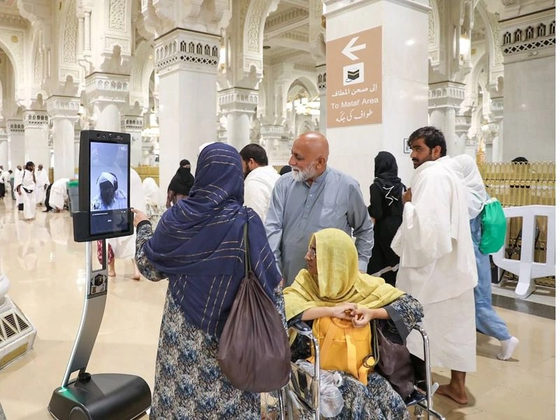 robots-saudi-mecca-grand-mosque_18e8982cdd6_original-ratio.jpg