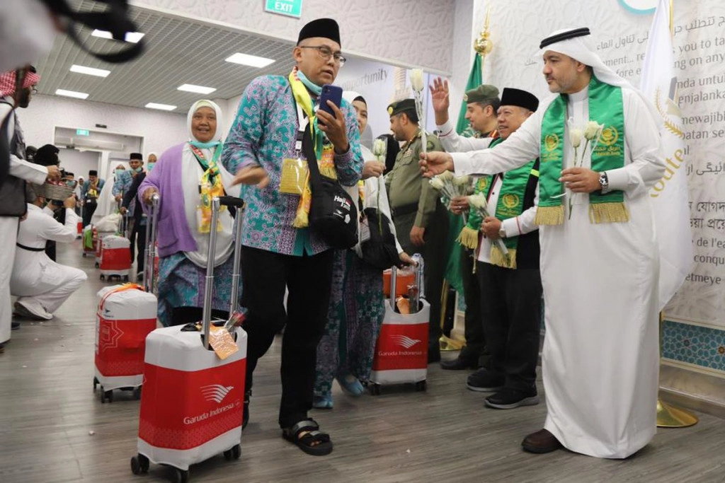 jamaah-haji-kloter-pertama-tiba-di-madinah.jpeg